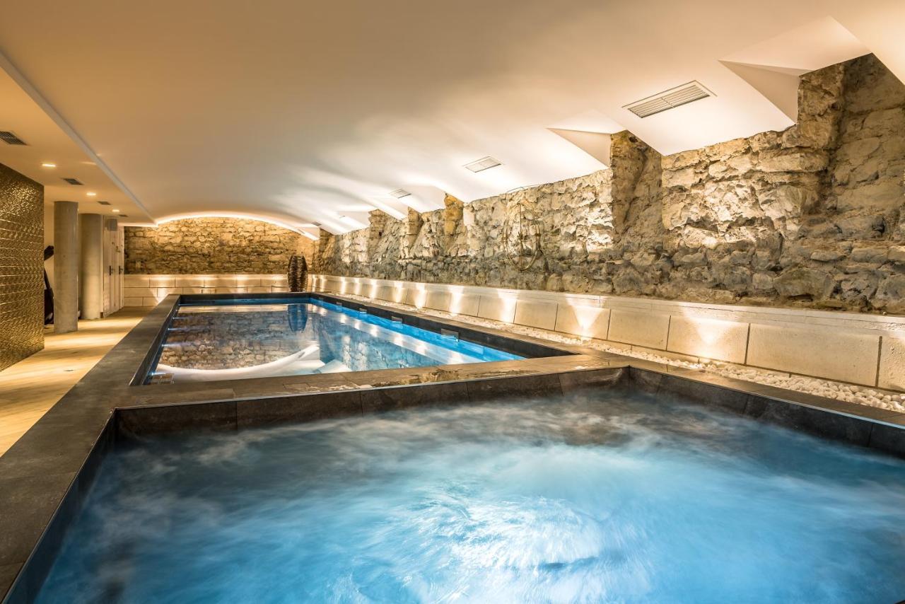 & Madison Jean De Luz Hotel