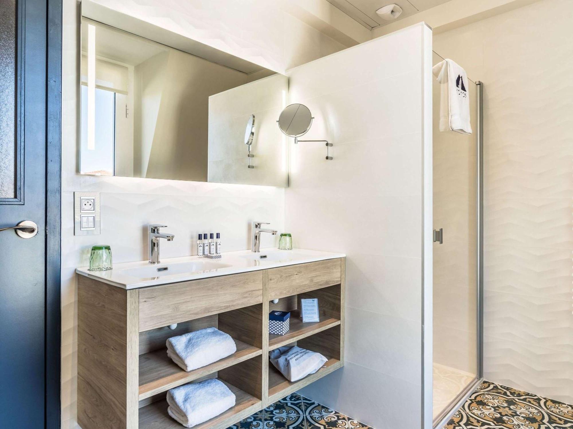 Madison Jean De Luz - Handwritten Collection Hotel