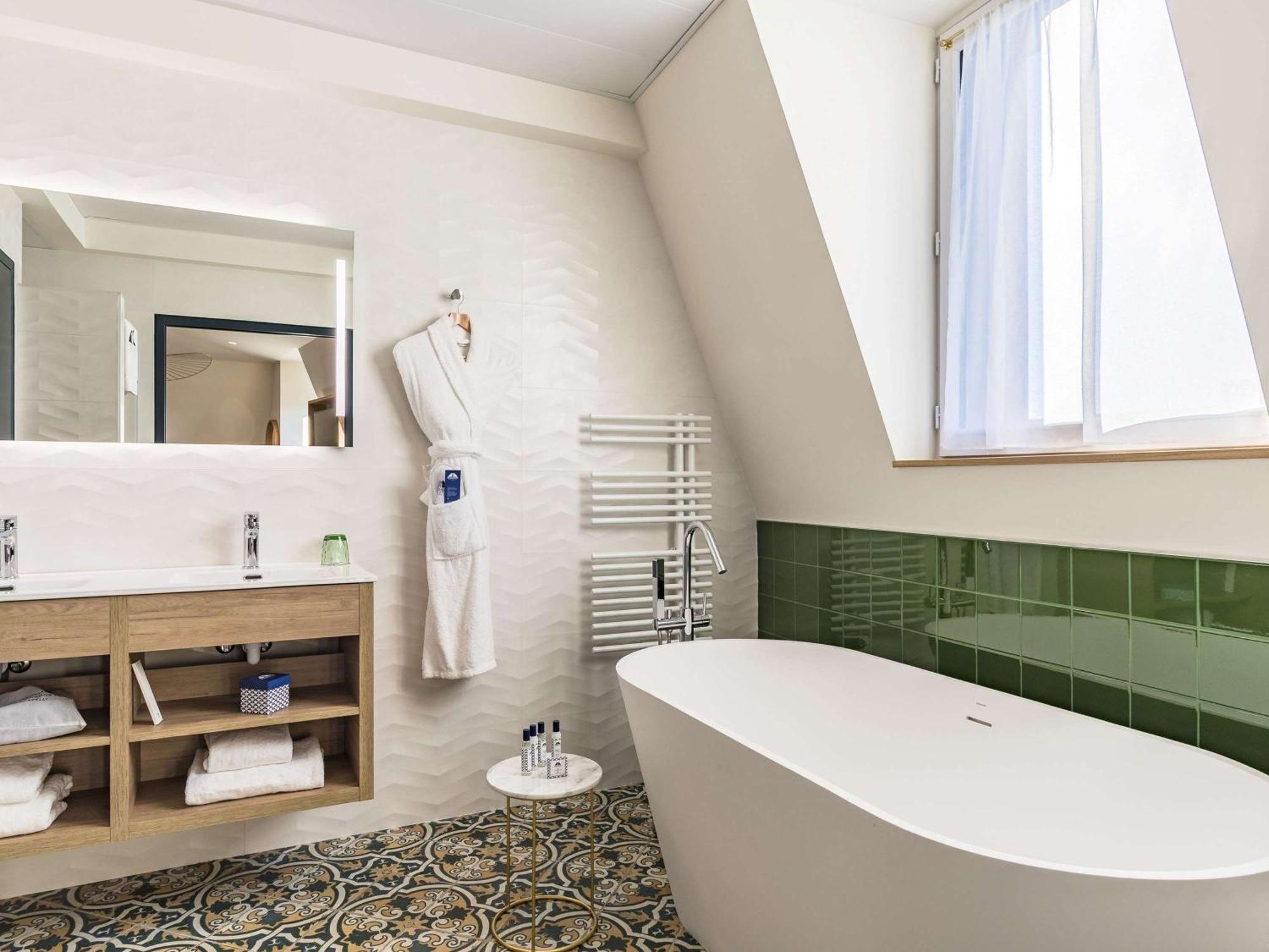 Hotel Madison Jean De Luz - Handwritten Collection